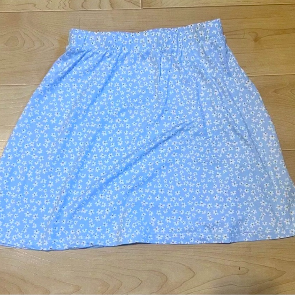 Tilly’s Sky & Sparrow daisy skirt